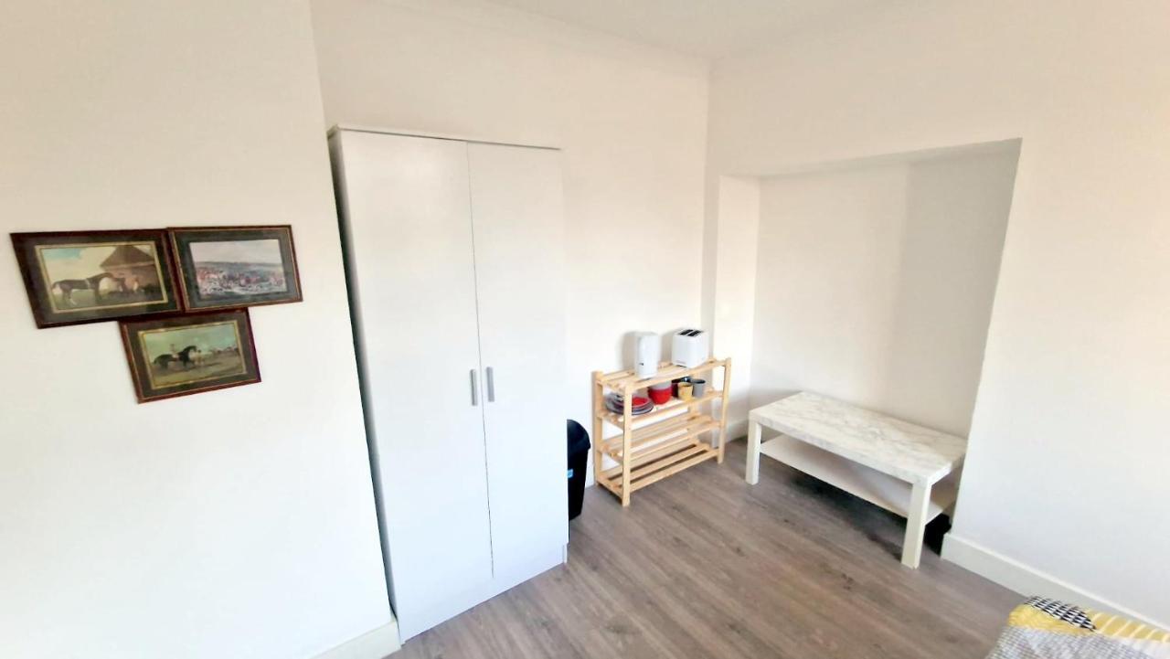 Lilleshall Rooms 米切姆 外观 照片