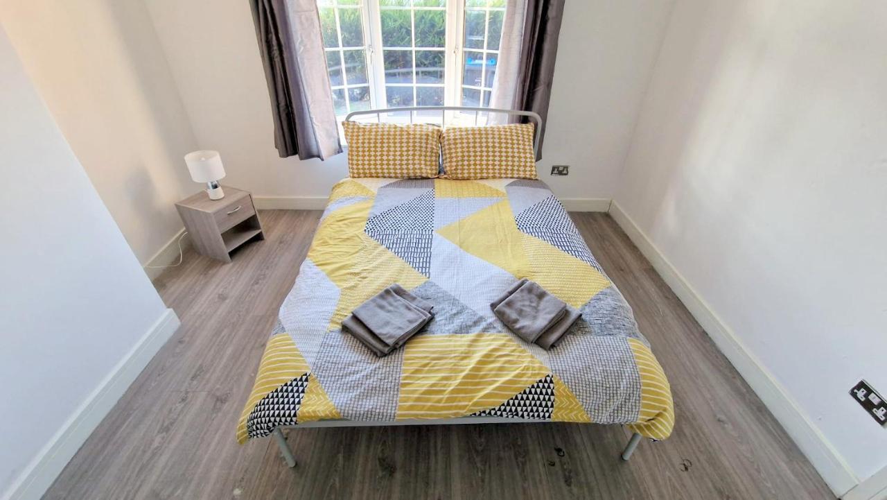 Lilleshall Rooms 米切姆 外观 照片