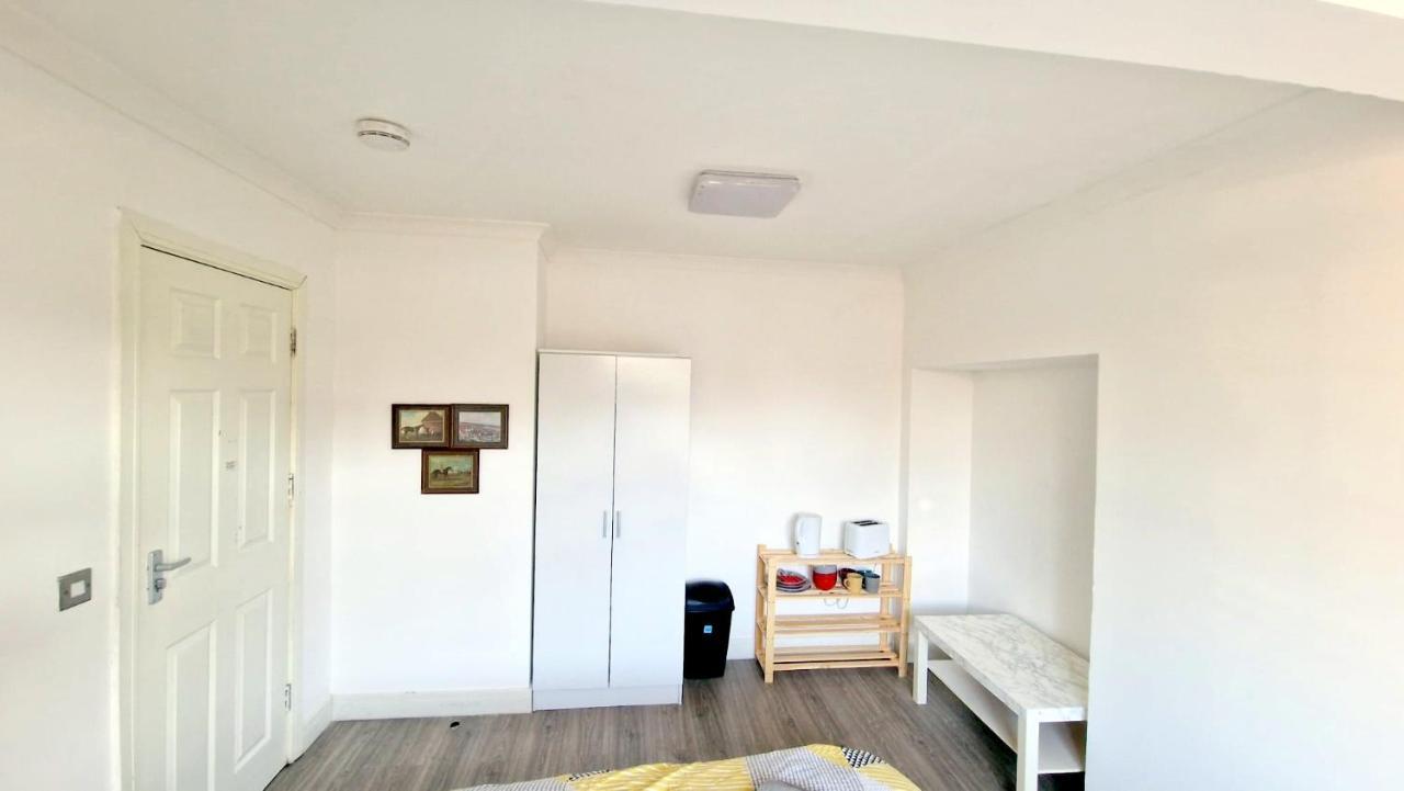 Lilleshall Rooms 米切姆 外观 照片